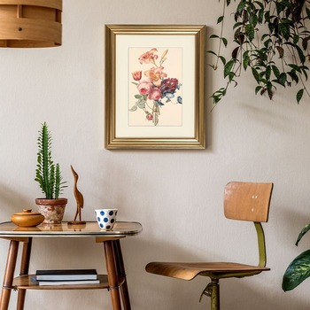 Houten fotolijst aan de muur